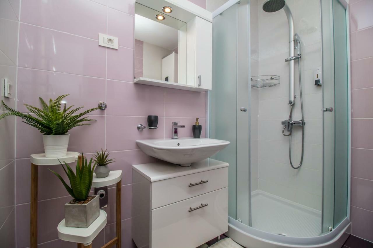 Sunny Point Apartment *